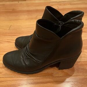 Aerosoles Incline Black Leather Ankle Boots, Size 8 EXCELLENT CONDITION